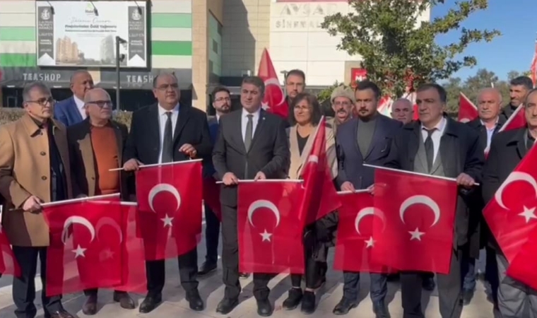 Malatya İYİ Parti Gençlik Kolları Türk Bayrağı Dağıttı